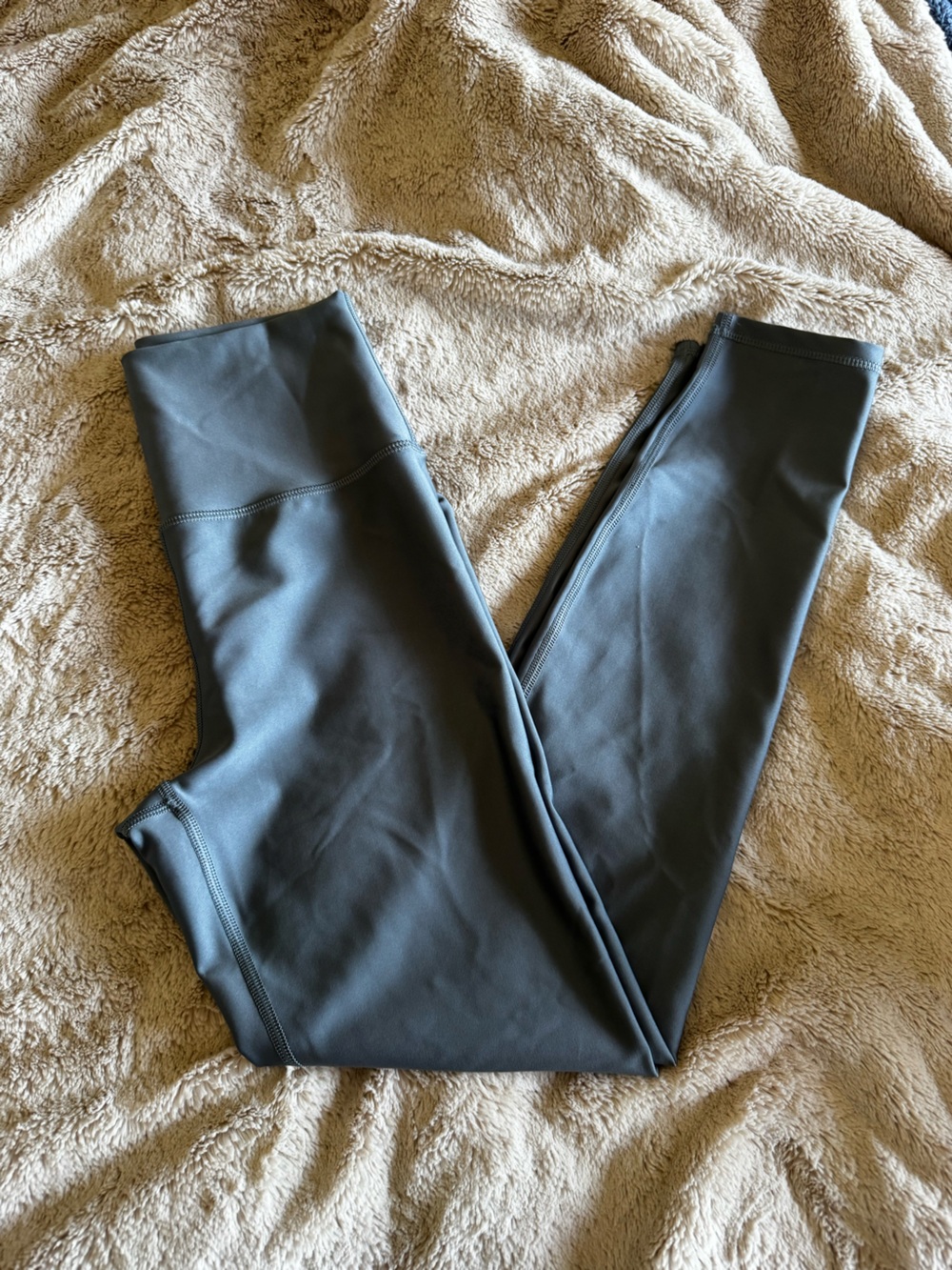 ALO Yoga High-Rise Leggings in Charcoal Gray